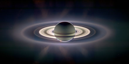 Saturn ja Maa Saturn ja Maa